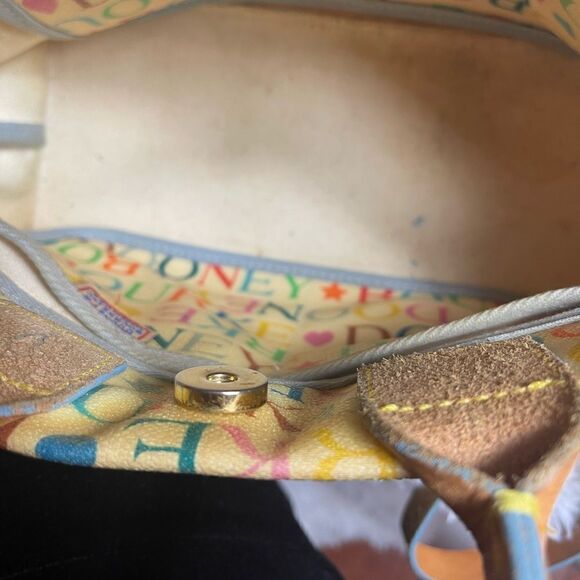 VTG Dooney & Bourke Signature  Multicolor Heart charm tan leather strap &tassel - Picture 12 of 13